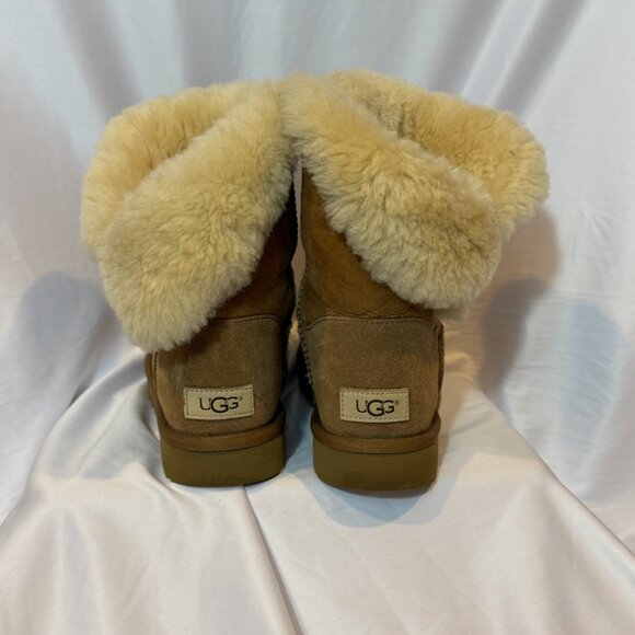 Ugg Bailey Button II Boots - Size 9 - Picture 4 of 5